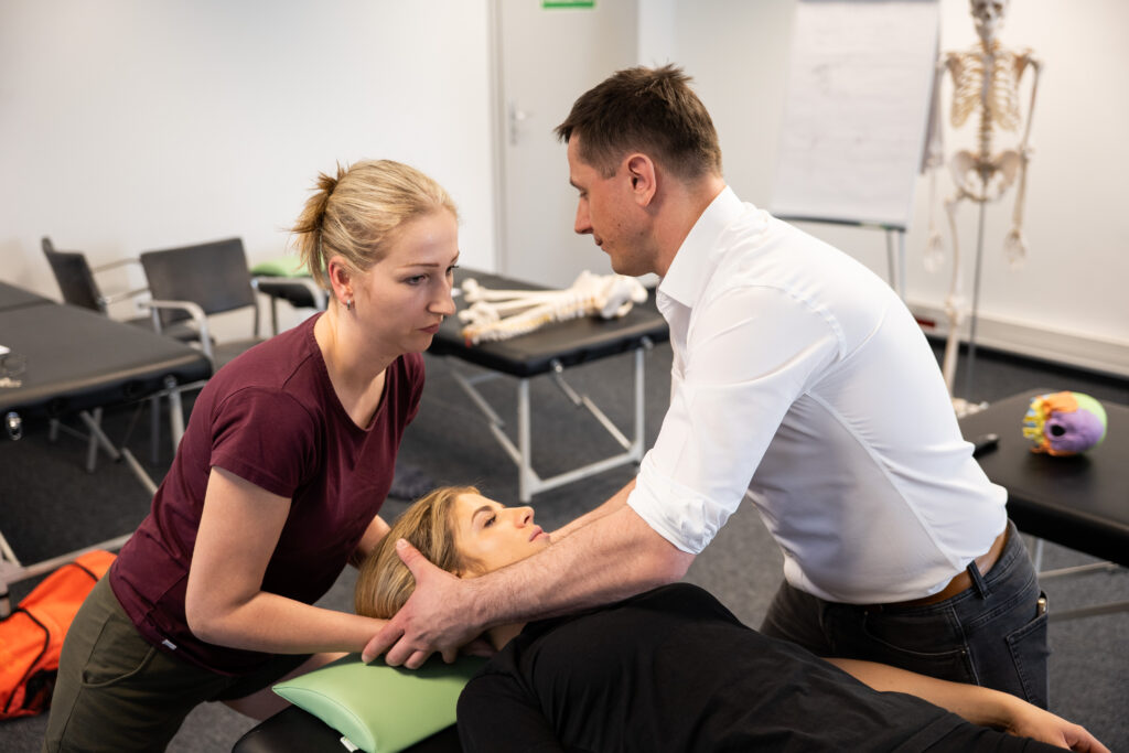 mobilizacje i manipulacje kręgosłupa